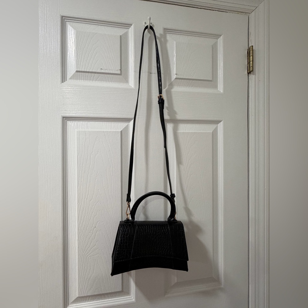 Elegant Black Crocodile-Embossed Handbag